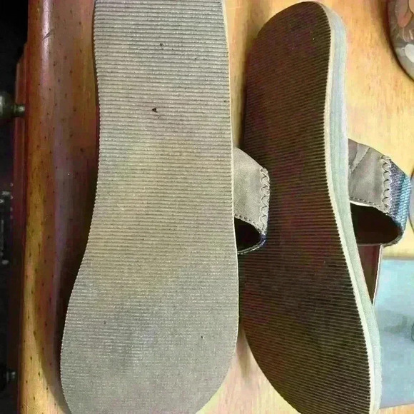 Flojos Sandals - Picture 4 of 9